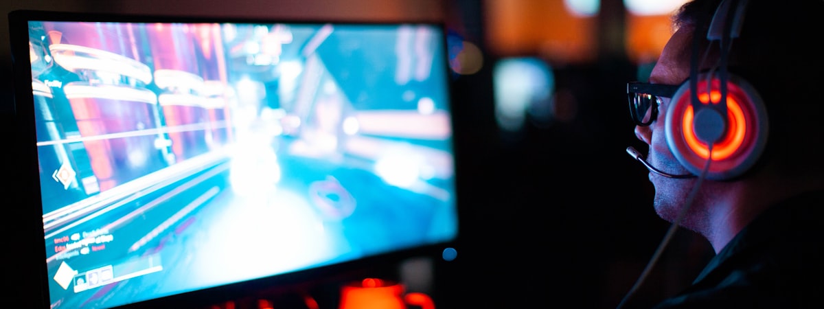 DB电竞高清无插件直播技术演示 - 多屏幕展示英雄联盟与王者荣耀赛事同步直播画面