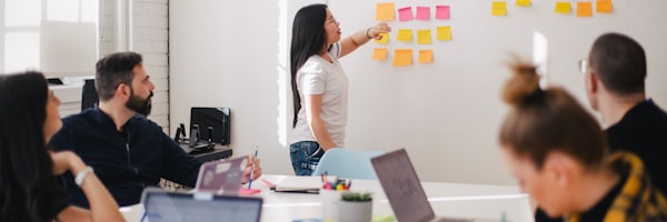 DB电竞关于我们与诚挚寄语 - 展示团队使命、价值观与联系方式